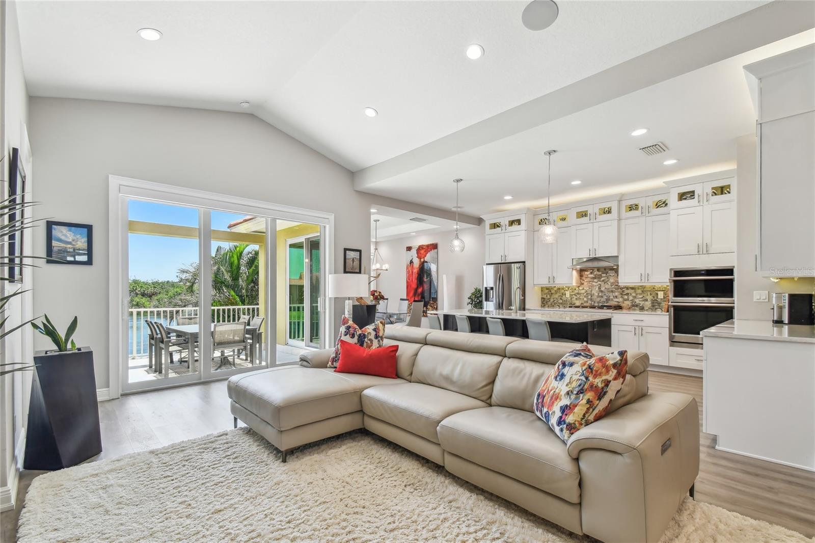 17 FRANKLIN COURT S C