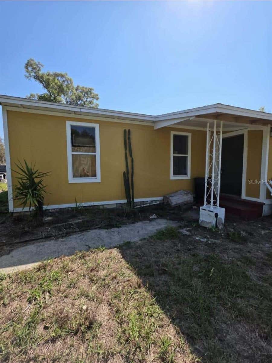 Photo of 33620 Verda Avenue, Leesburg, FL 34788 (MLS # S5154610)