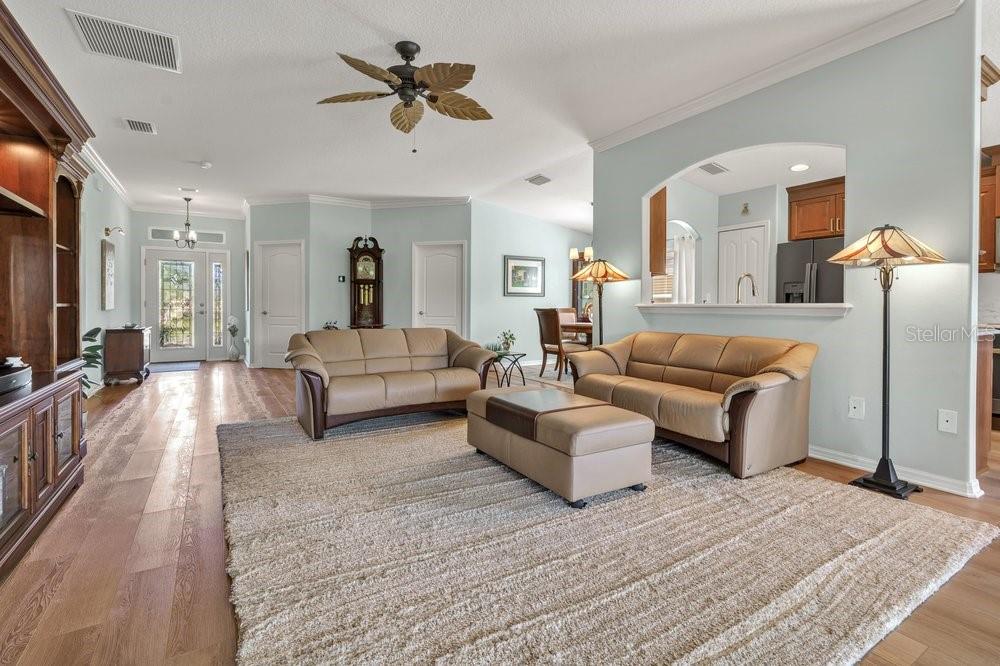 Photo of 5811 Greenbriar Loop, Leesburg, FL 34748 (MLS # G5118062)