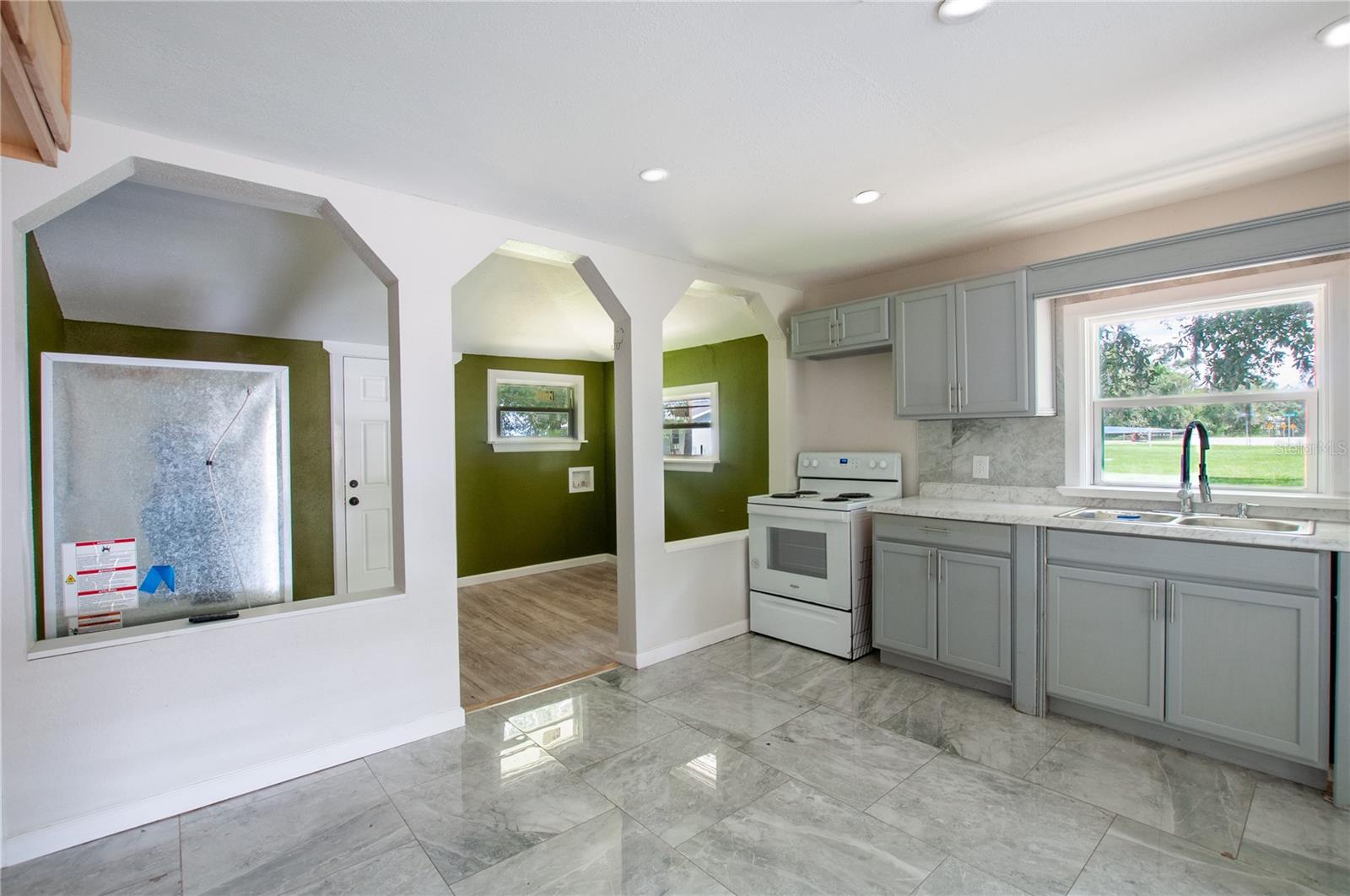 H L & Z S HOLLINGSWORTH ADD - Residential