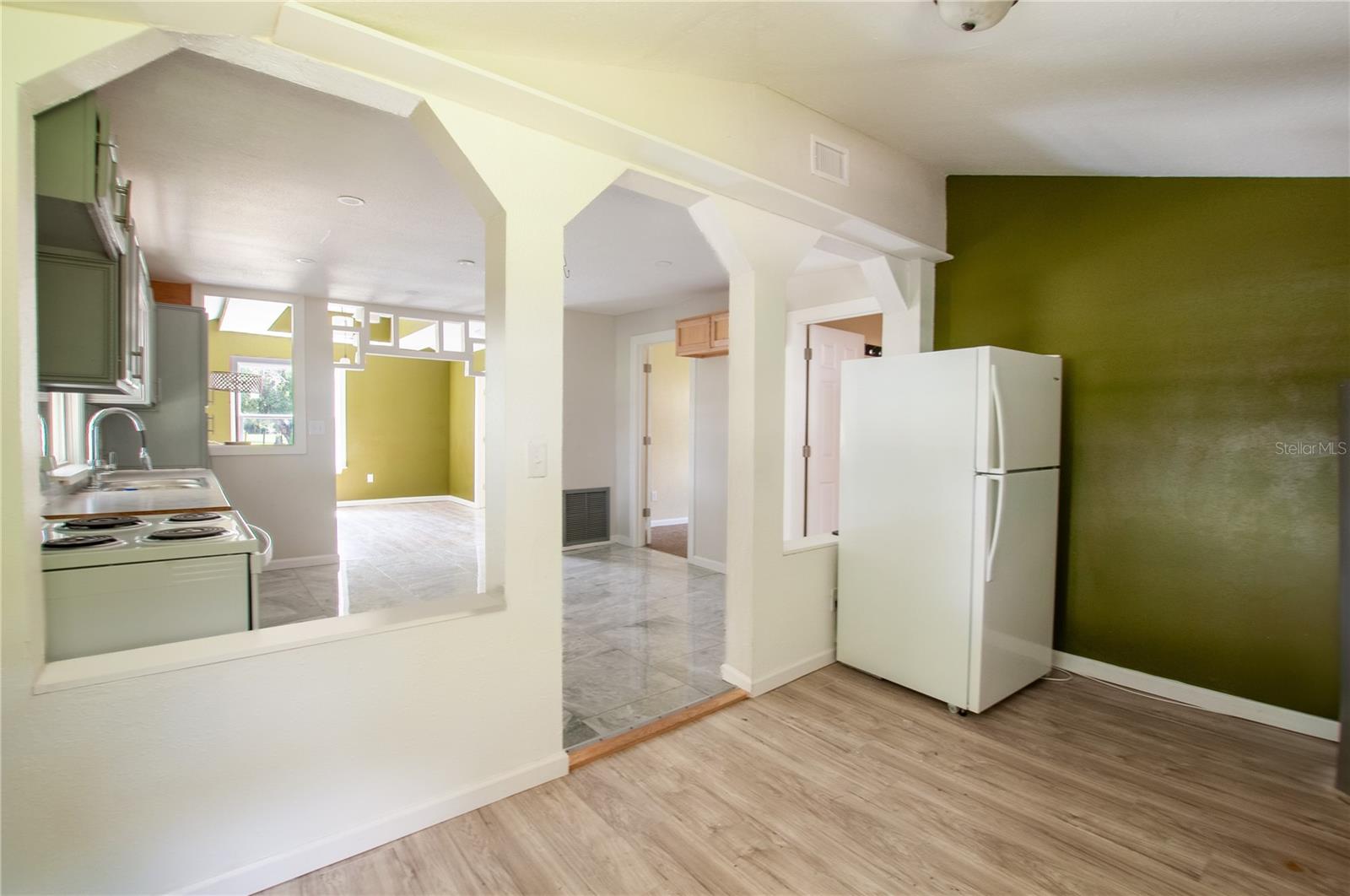 H L & Z S HOLLINGSWORTH ADD - Residential