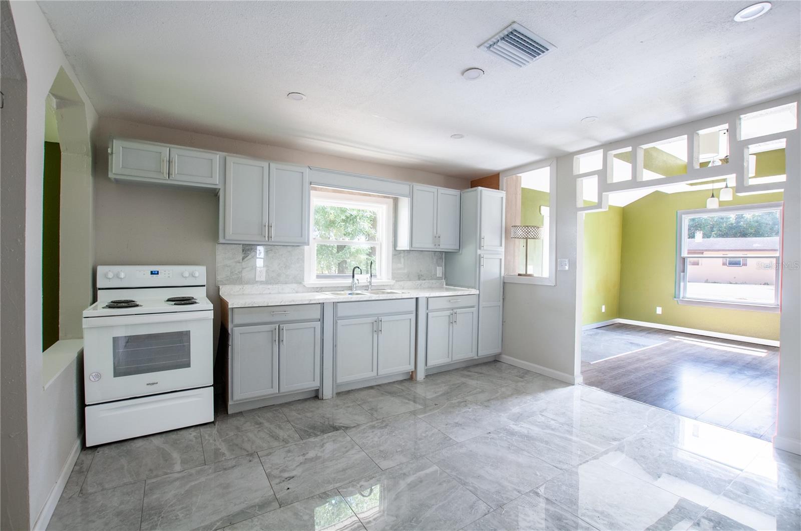 H L & Z S HOLLINGSWORTH ADD - Residential