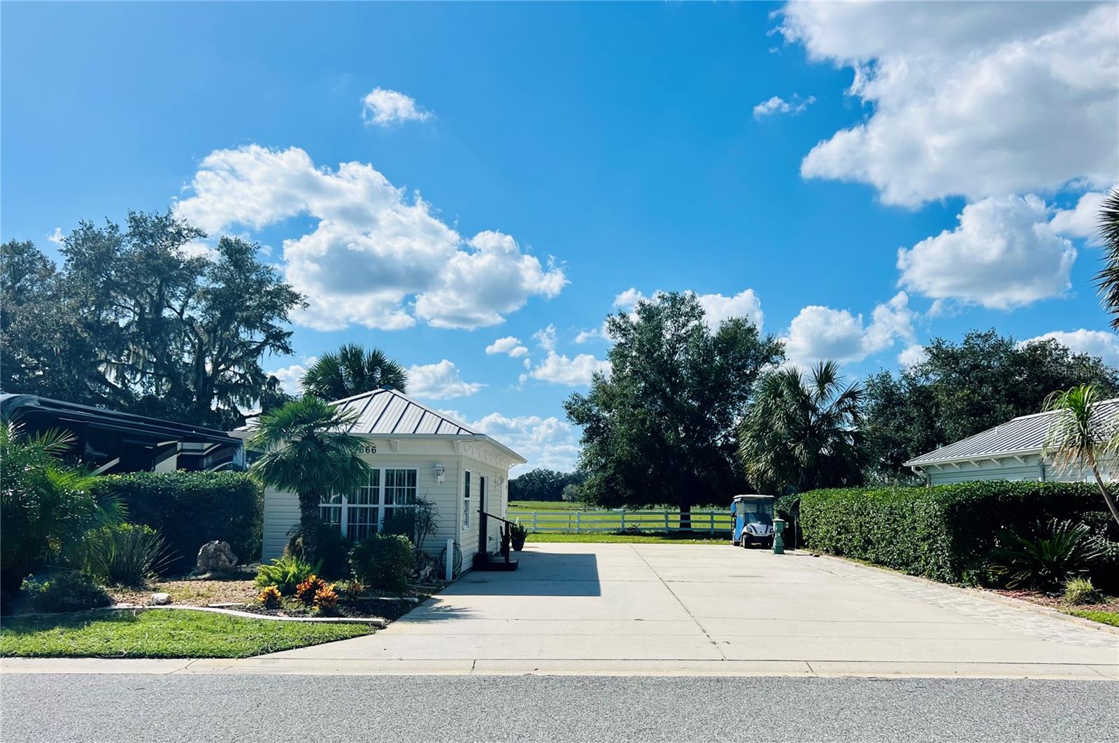 FLORIDA GRANDE MOTOR COACH RESORT - Land