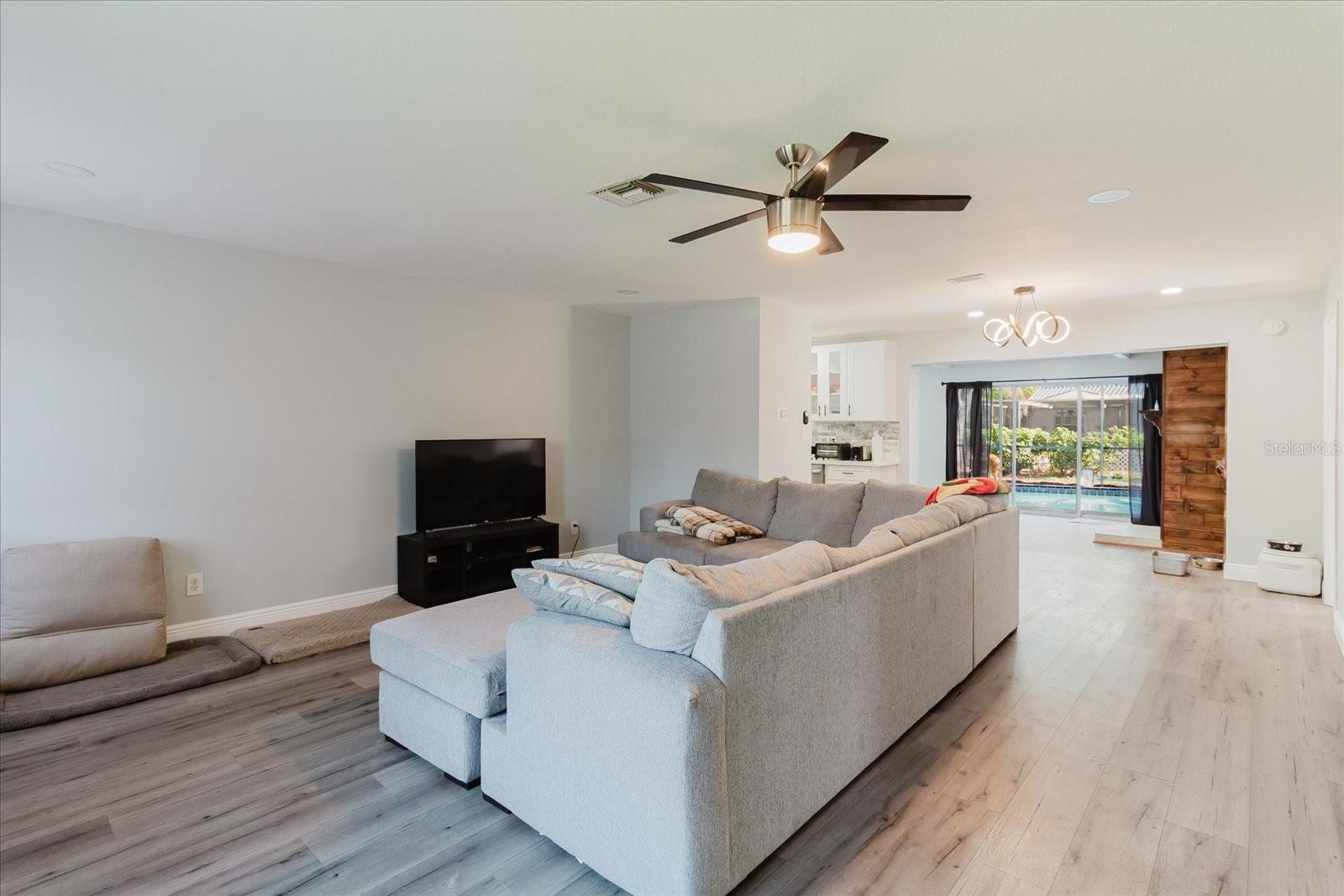 HARBOR PALMS-UNIT THREE - Residential