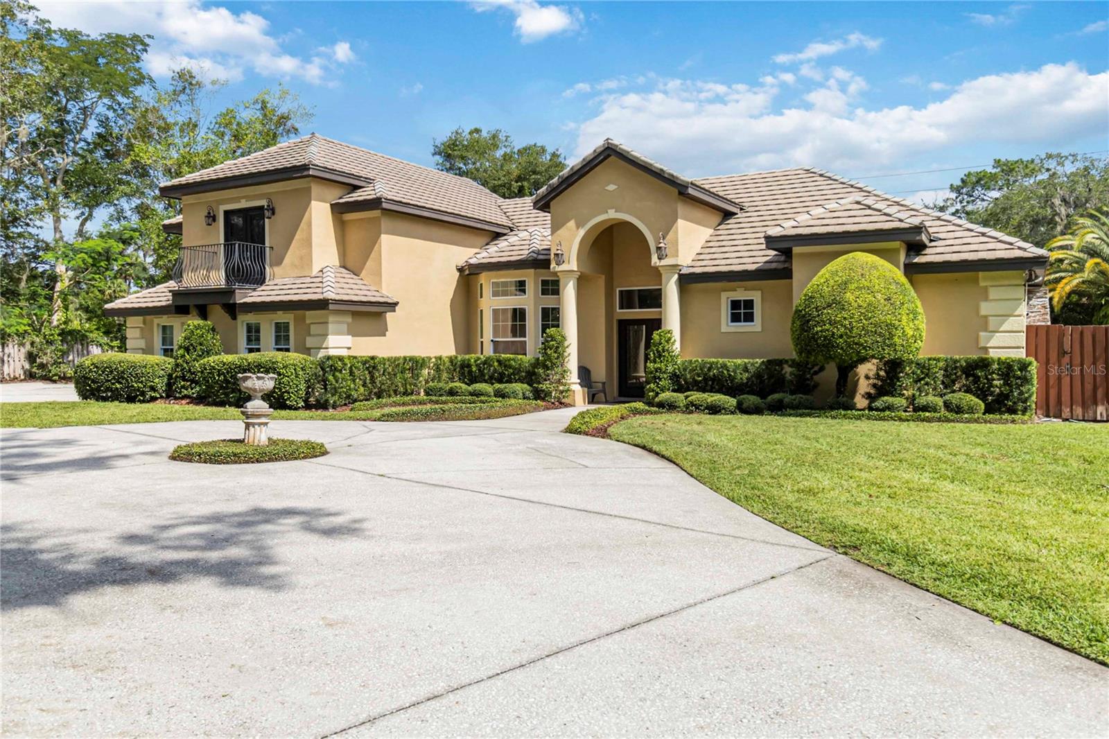 1734 MAJESTIC OAK DRIVE