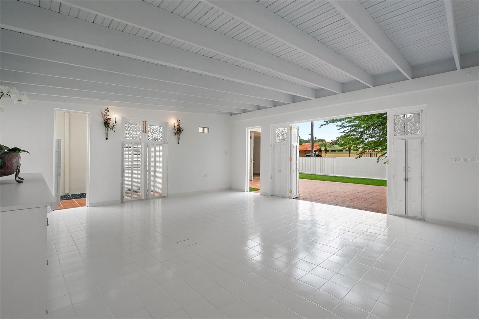 VILLA FRANCA - Residential Lease