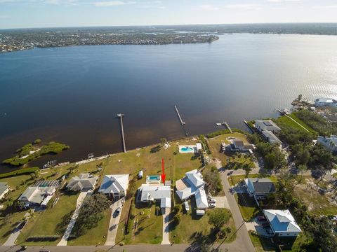 A home in ELLENTON