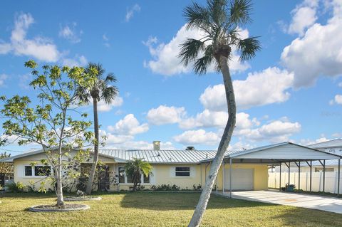 A home in ELLENTON