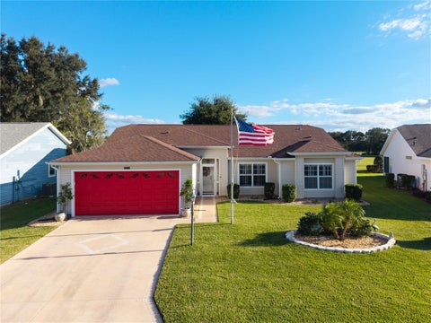 Photo of 25233 Lost Oak Circle, Leesburg, FL 34748 (MLS # O6450760)