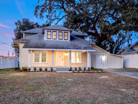 A home in PLANT CITY