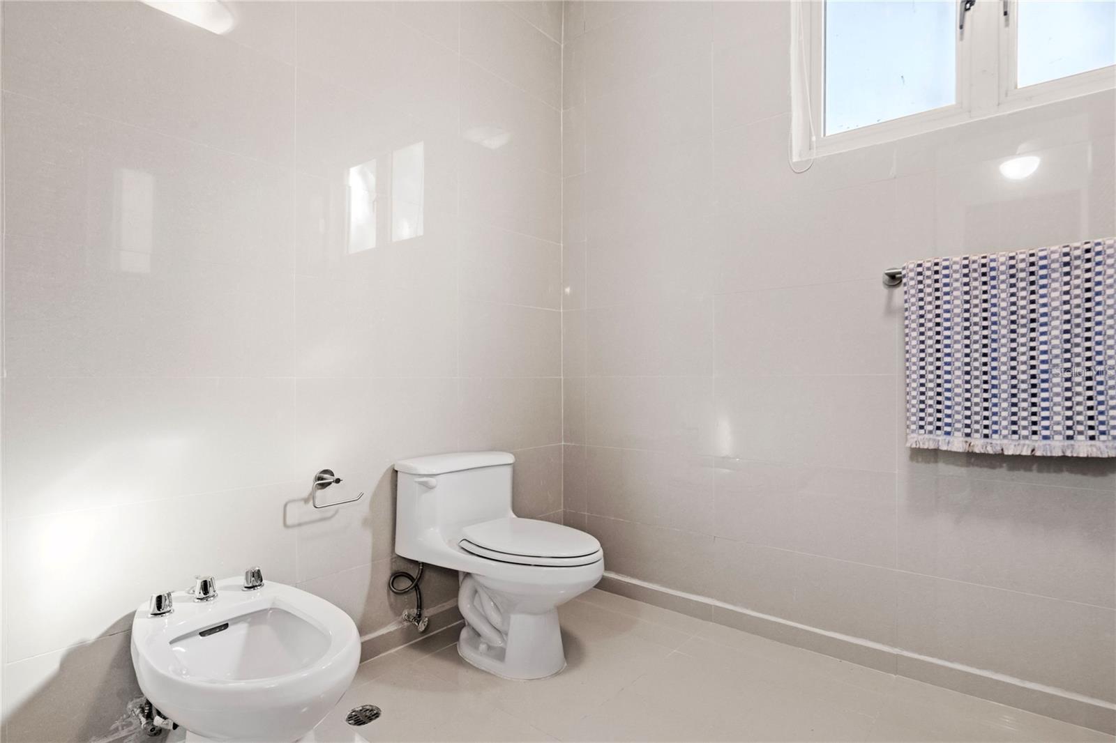 LAKE SIDE VILLAS - Residential