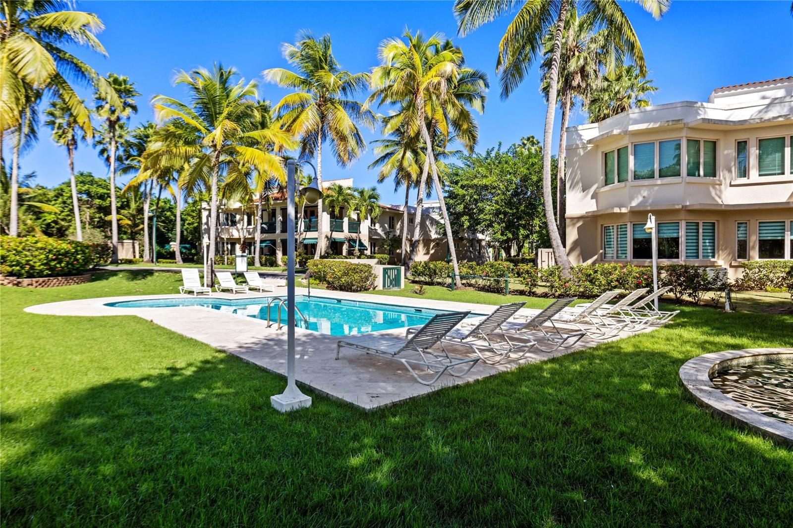 LAKE SIDE VILLAS - Residential