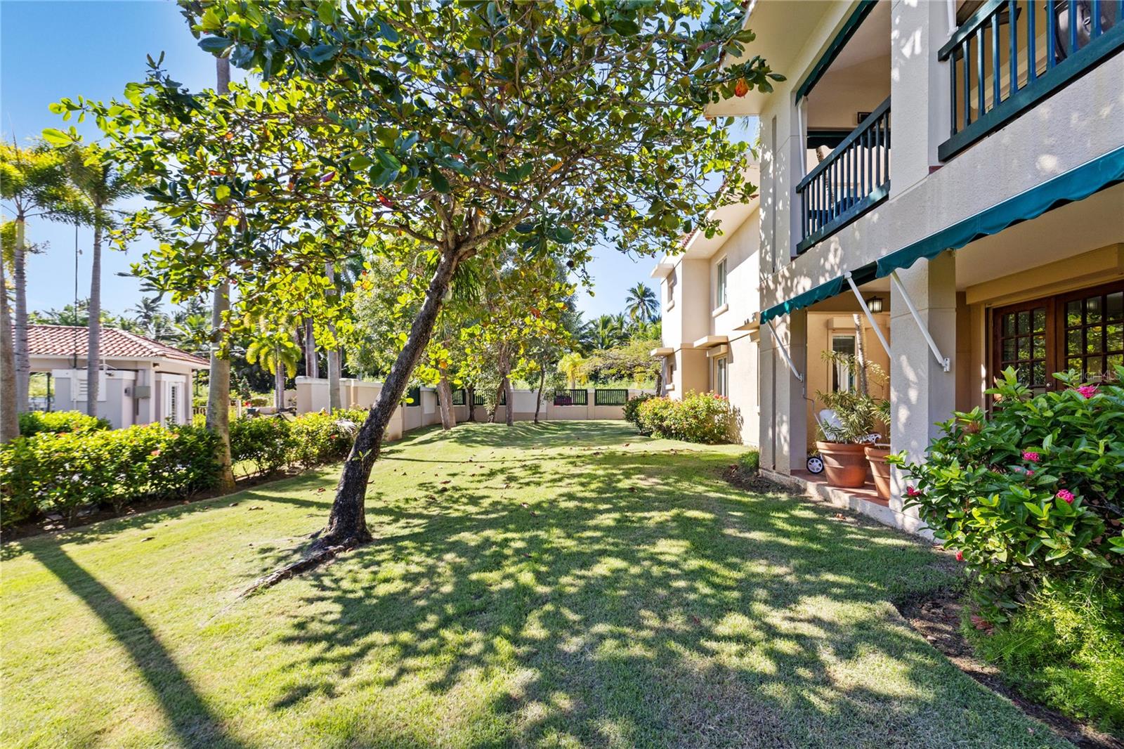 LAKE SIDE VILLAS - Residential