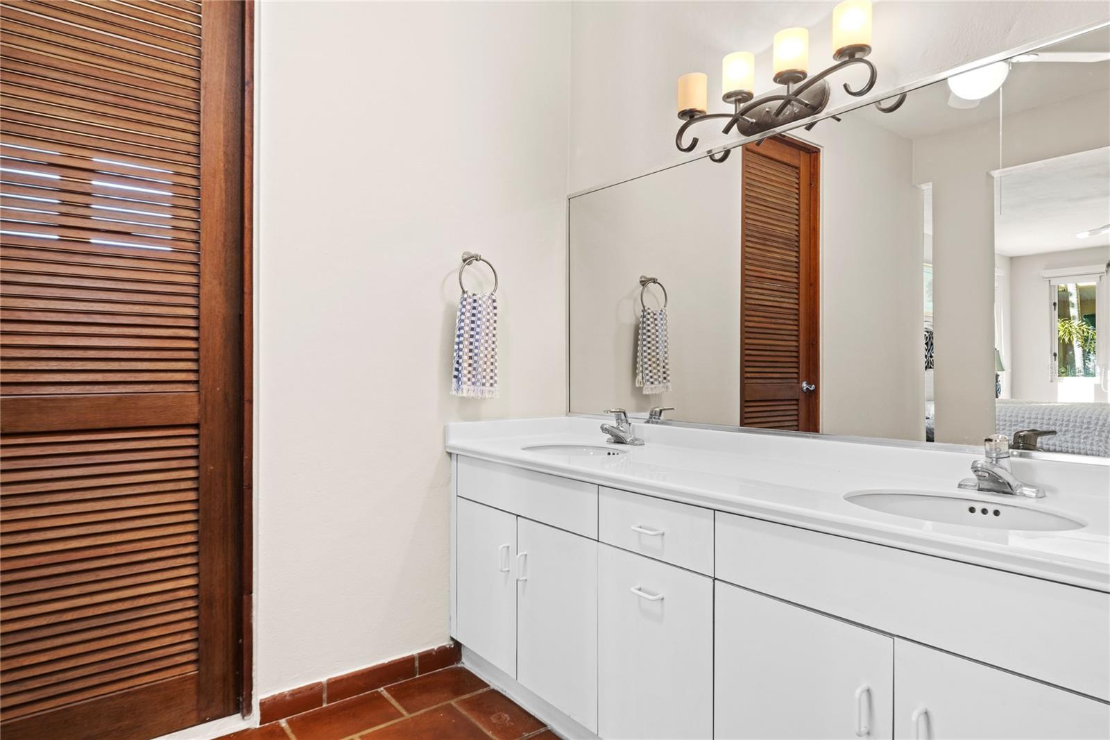 LAKE SIDE VILLAS - Residential