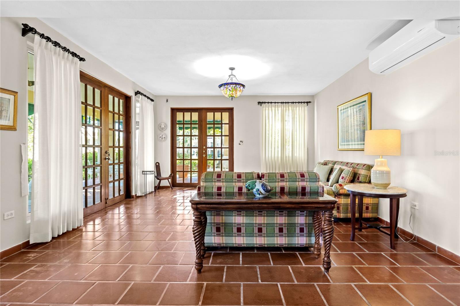 LAKE SIDE VILLAS - Residential