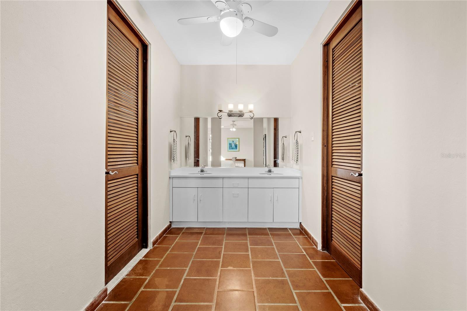 LAKE SIDE VILLAS - Residential