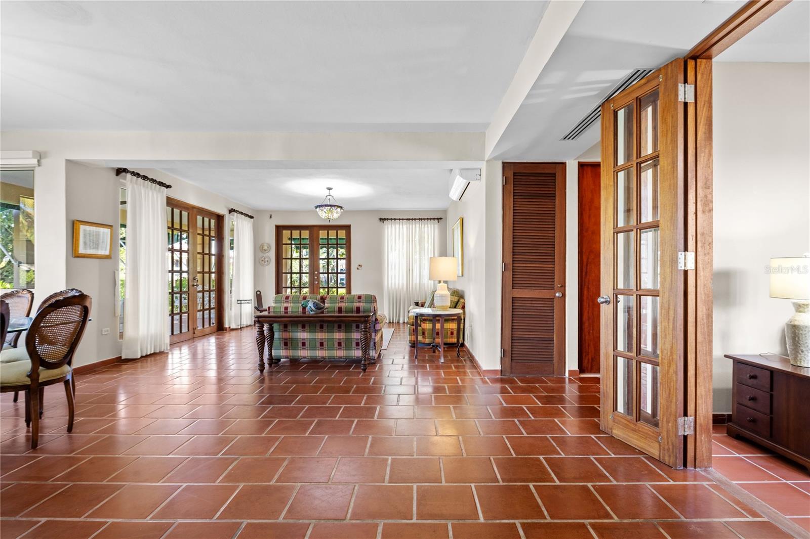 LAKE SIDE VILLAS - Residential