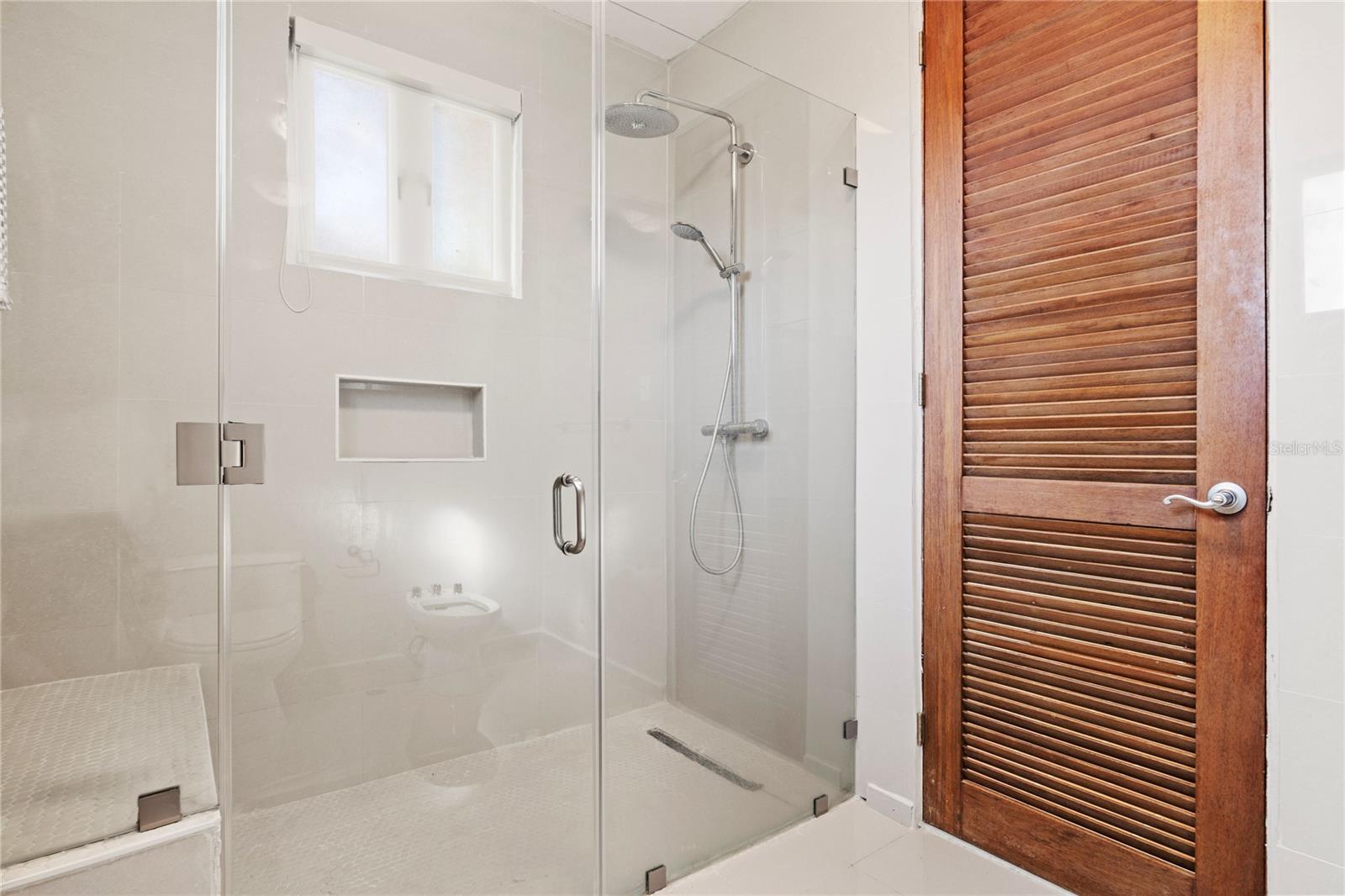 LAKE SIDE VILLAS - Residential