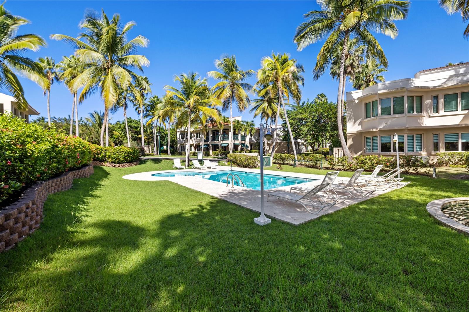 86 LAKE SIDE VILLAS AB 3