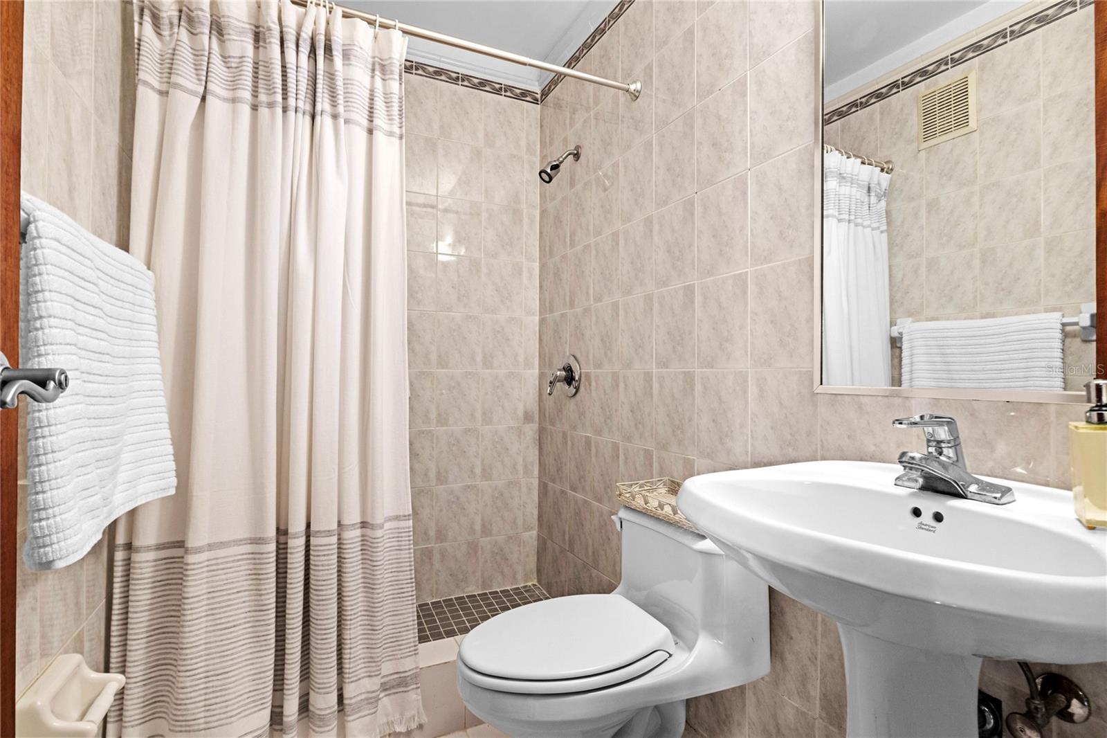 LAKE SIDE VILLAS - Residential