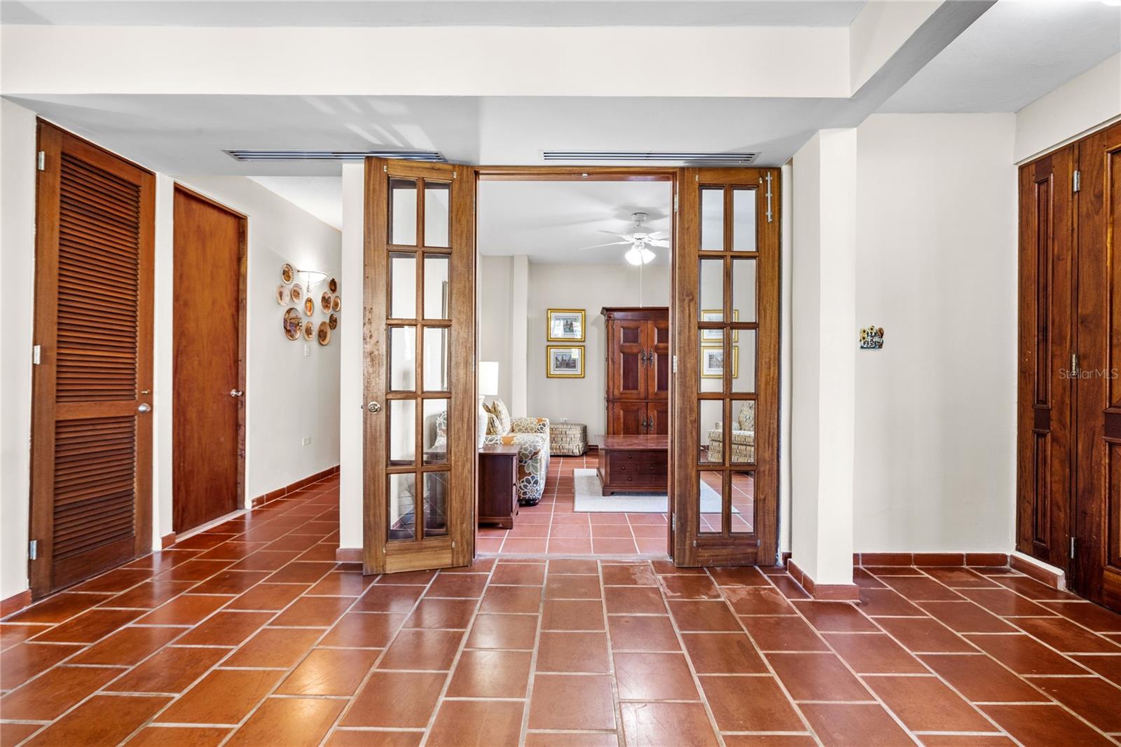 LAKE SIDE VILLAS - Residential