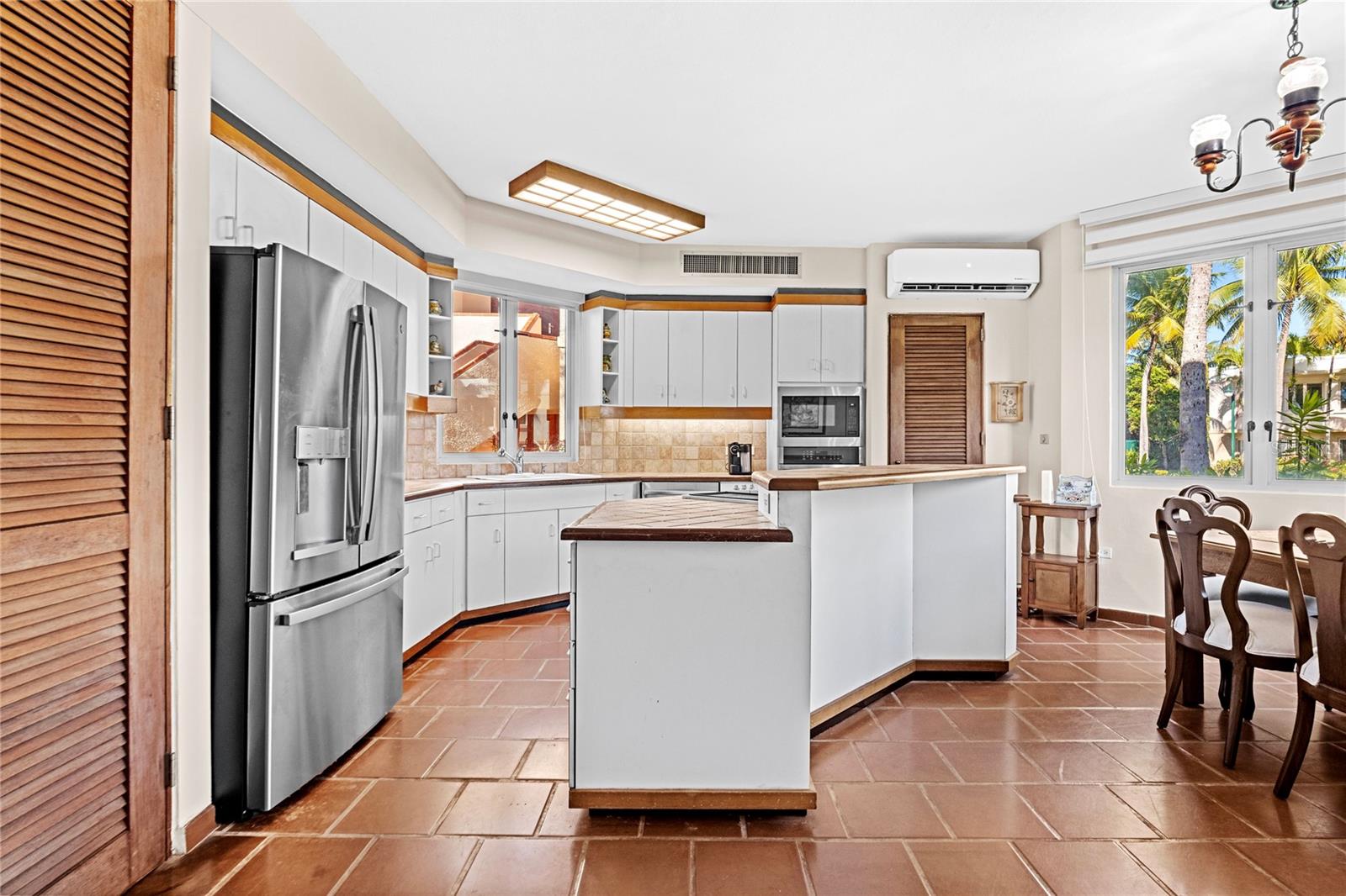 LAKE SIDE VILLAS - Residential