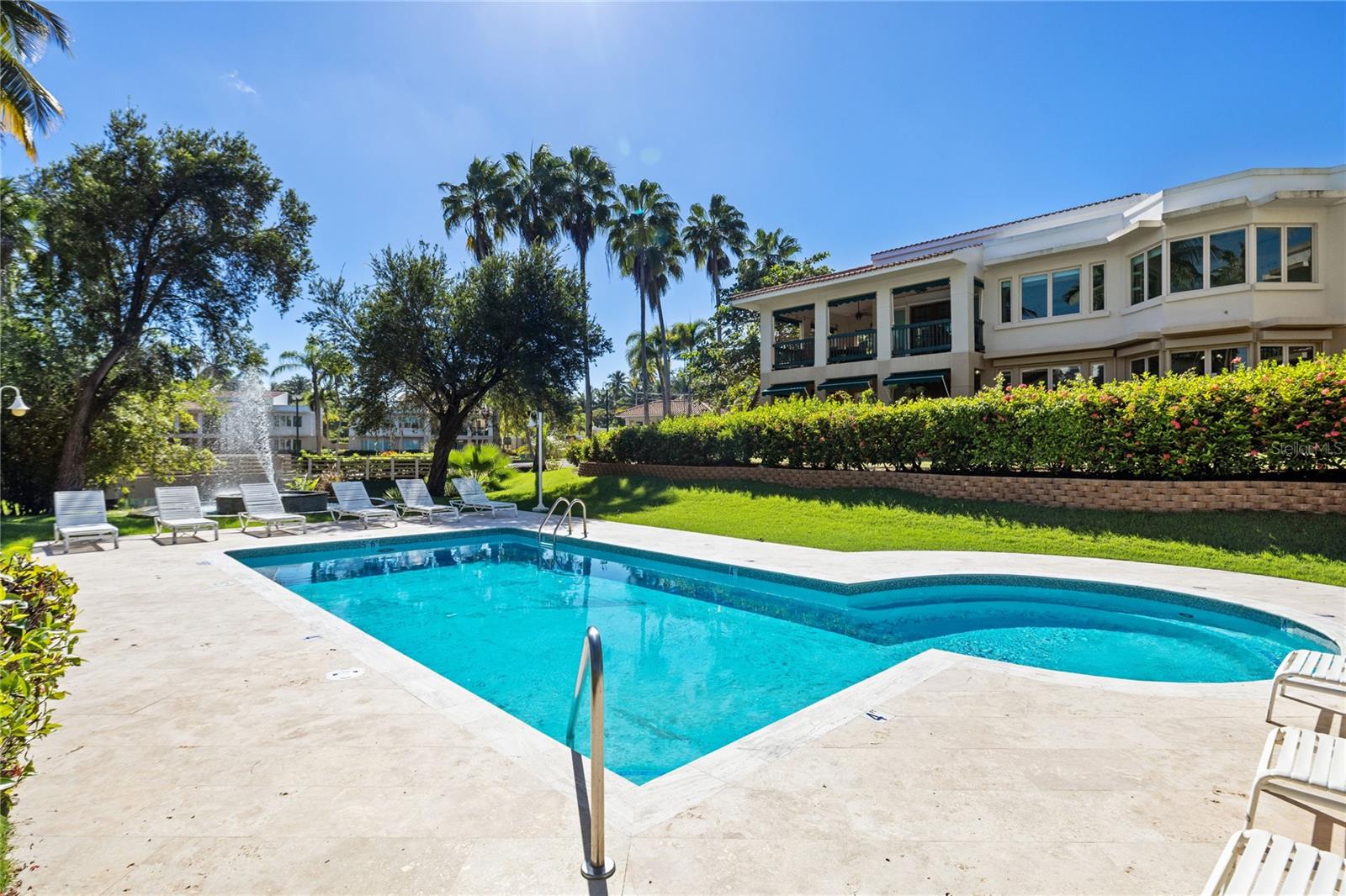 LAKE SIDE VILLAS - Residential