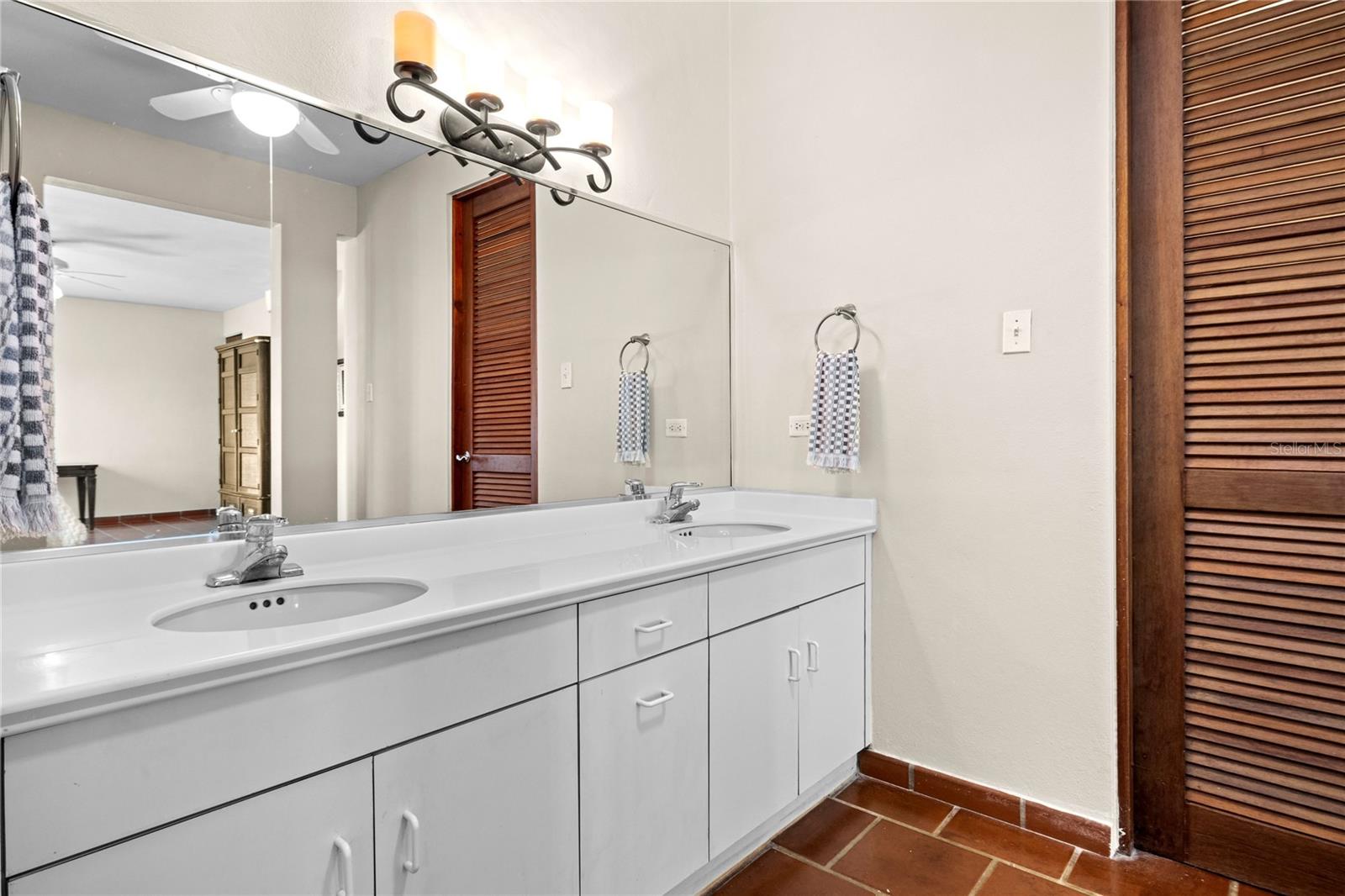 LAKE SIDE VILLAS - Residential