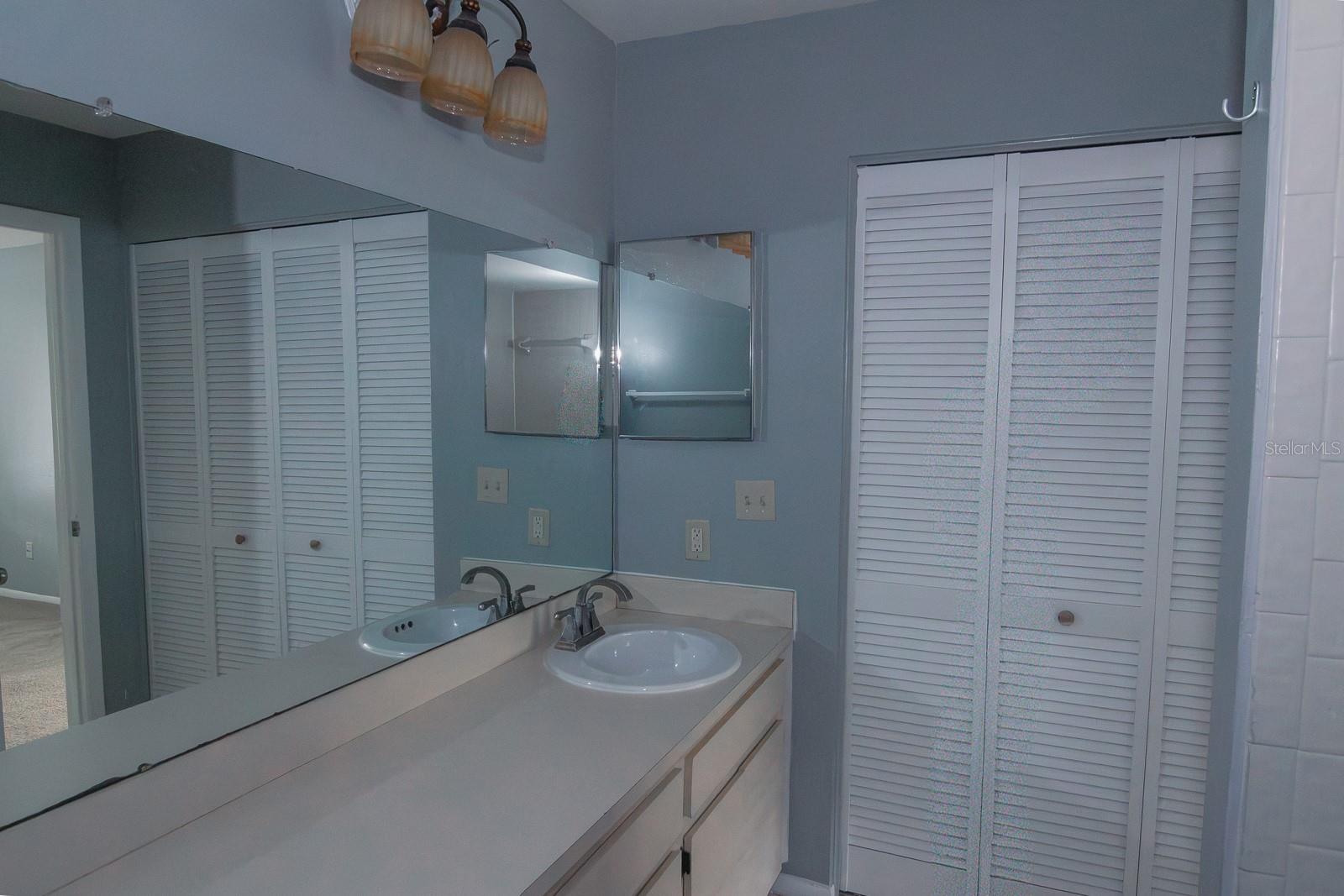 LAURELON VILLAGE OF MEADOWOOD - Residential