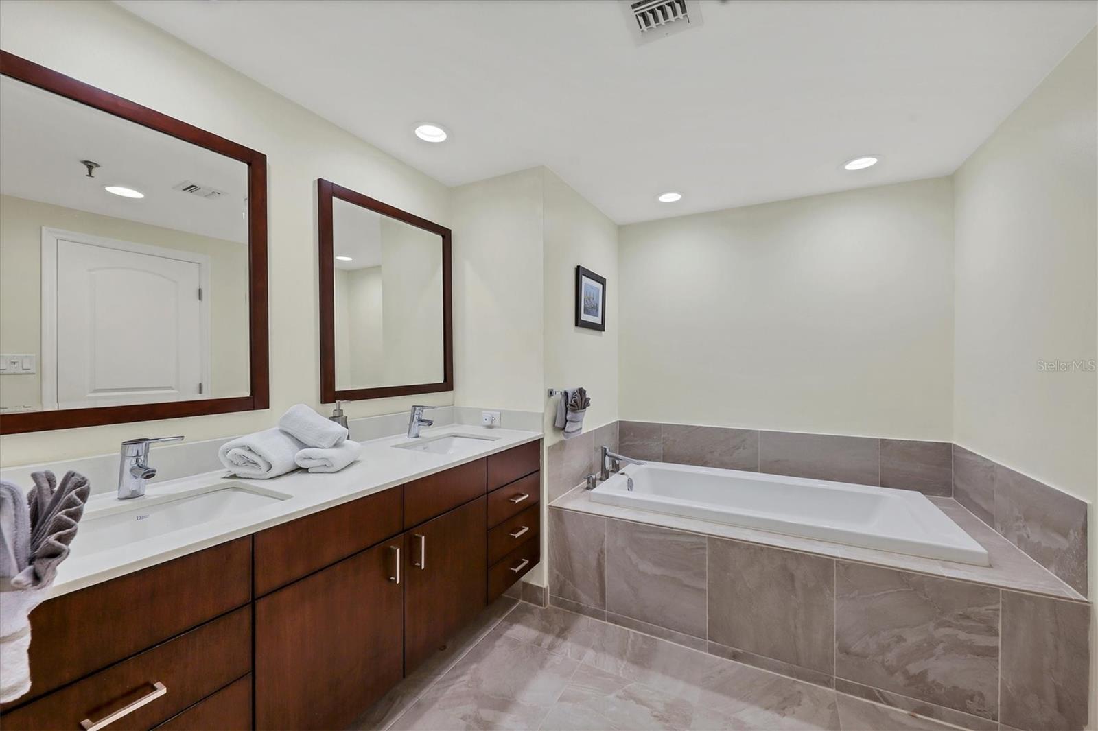 PROMENADE - Residential Lease