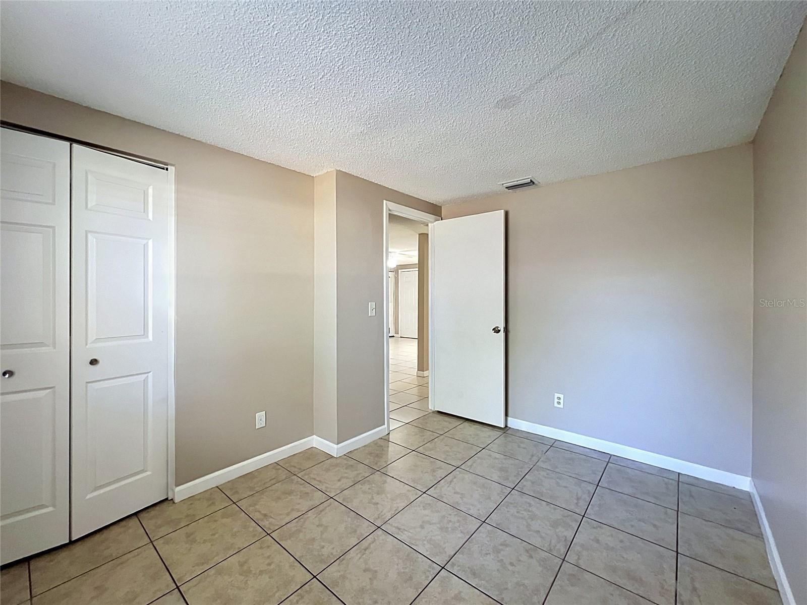 BRANDON VALRICO HILLS ESTATES SUB - Residential