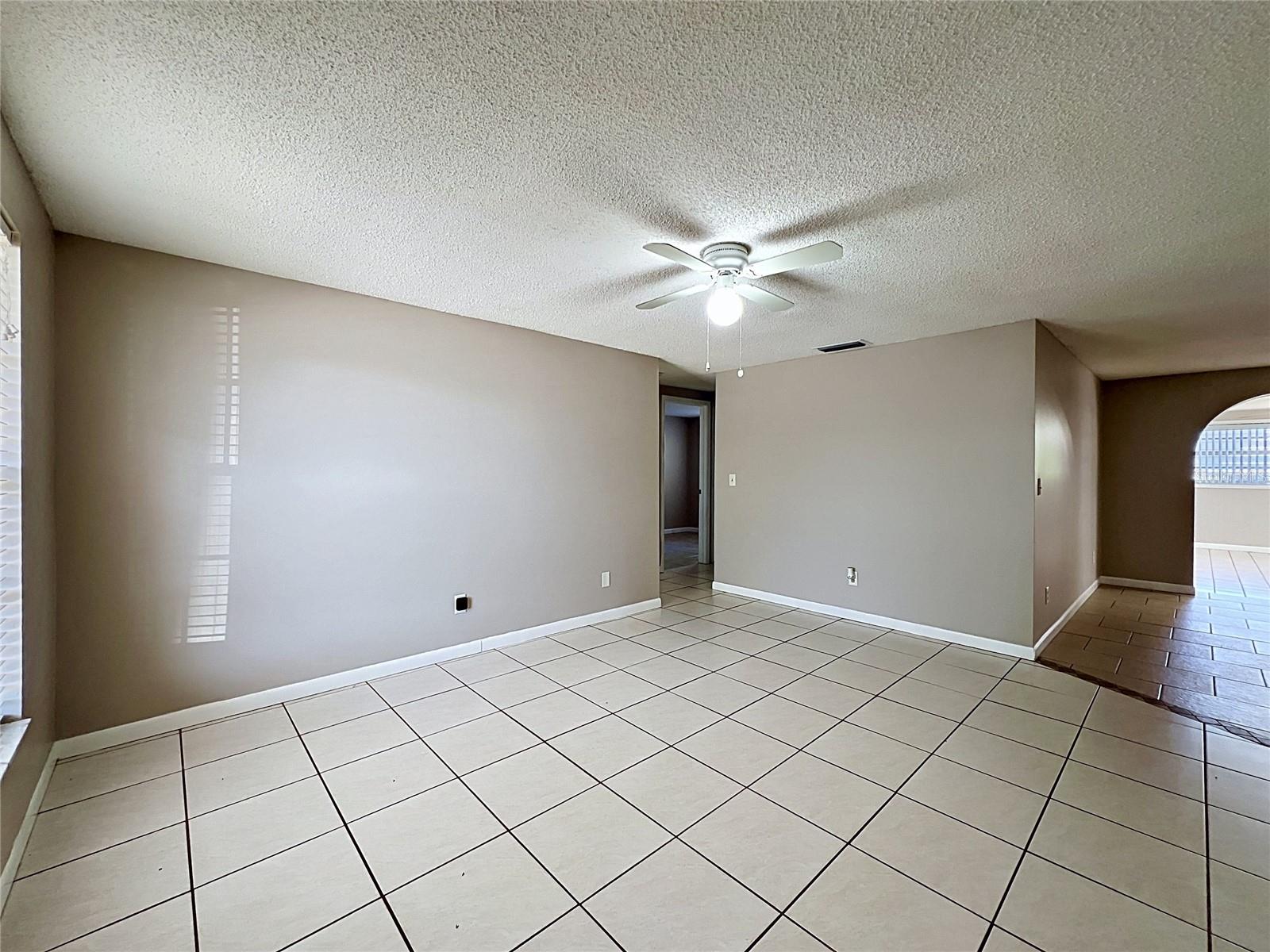 BRANDON VALRICO HILLS ESTATES SUB - Residential