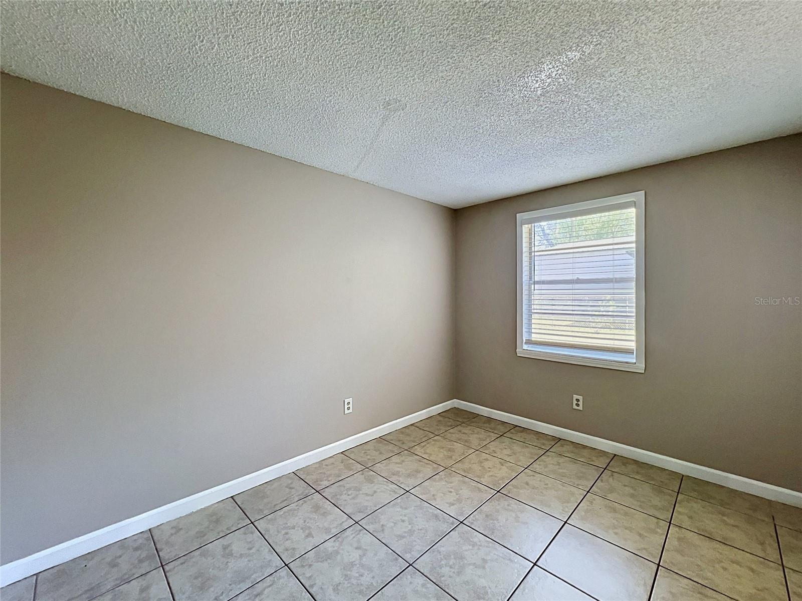 BRANDON VALRICO HILLS ESTATES SUB - Residential