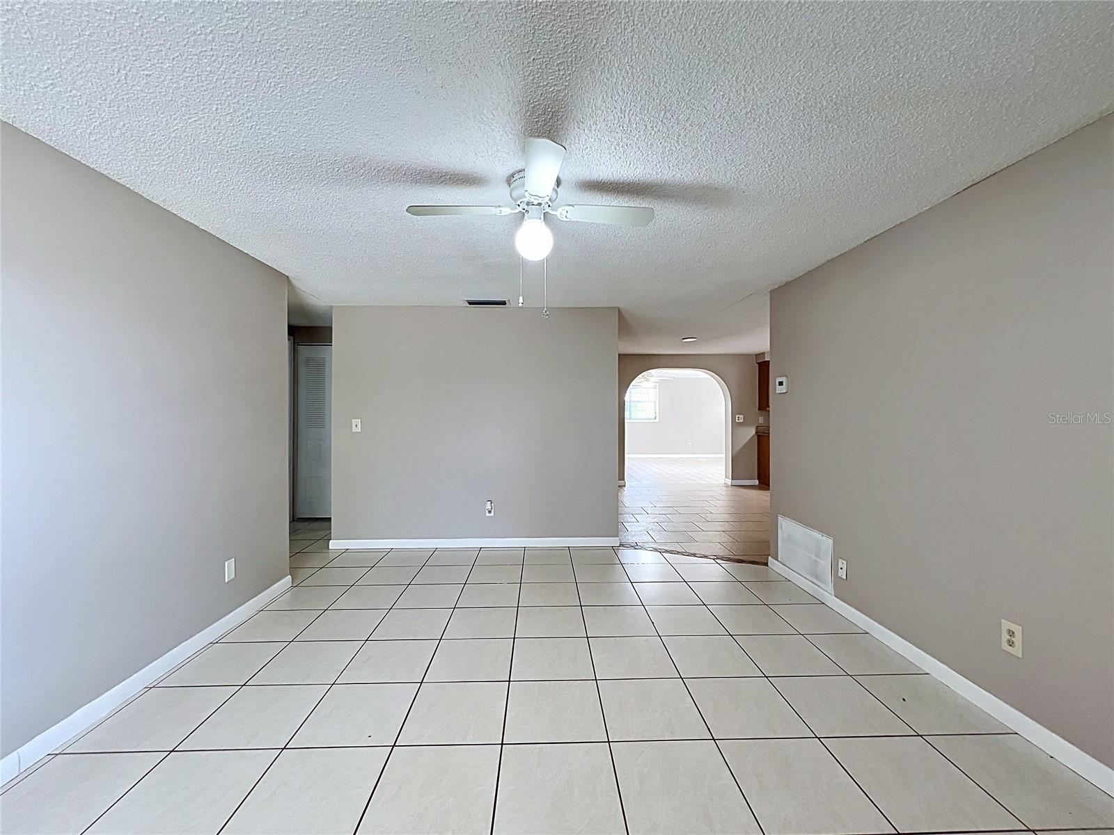 BRANDON VALRICO HILLS ESTATES SUB - Residential