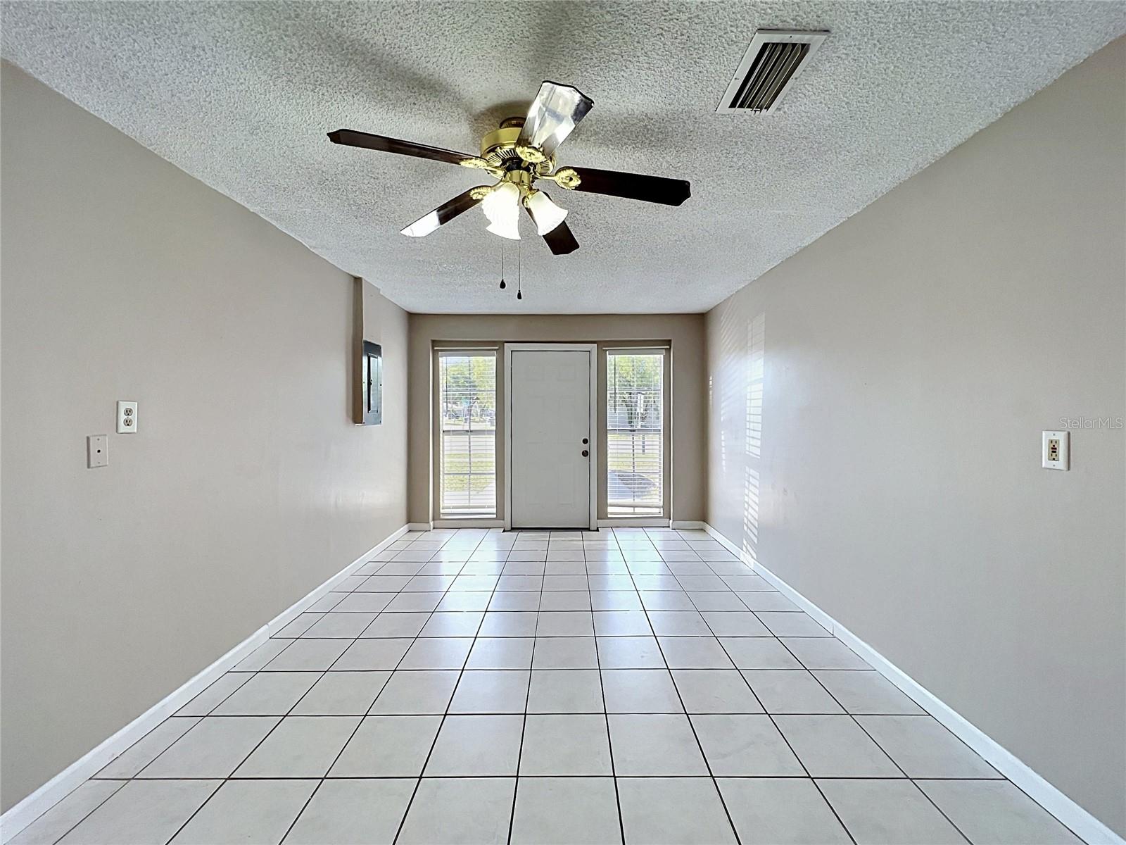 BRANDON VALRICO HILLS ESTATES SUB - Residential