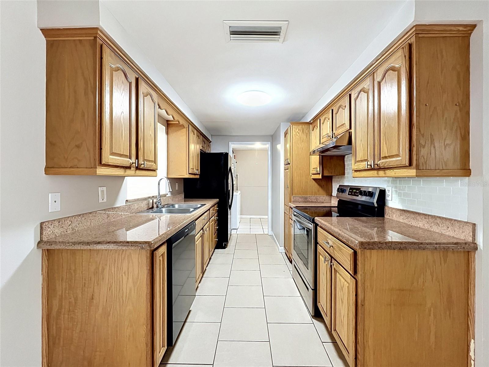 BRANDON VALRICO HILLS ESTATES SUB - Residential