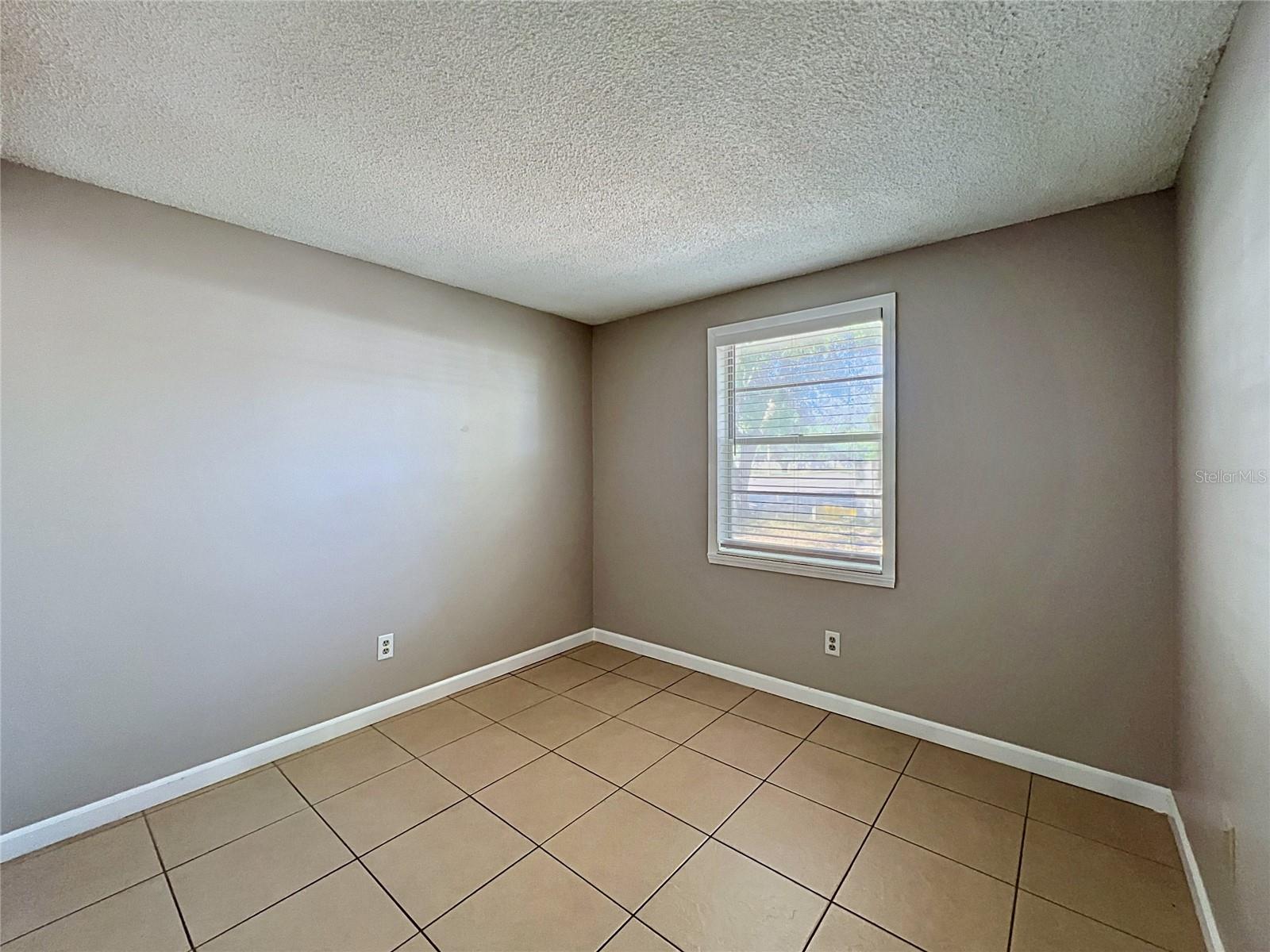 BRANDON VALRICO HILLS ESTATES SUB - Residential