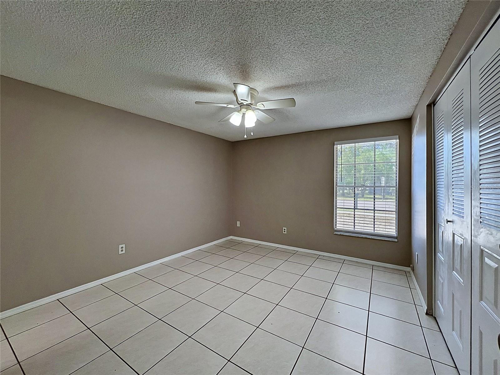 BRANDON VALRICO HILLS ESTATES SUB - Residential