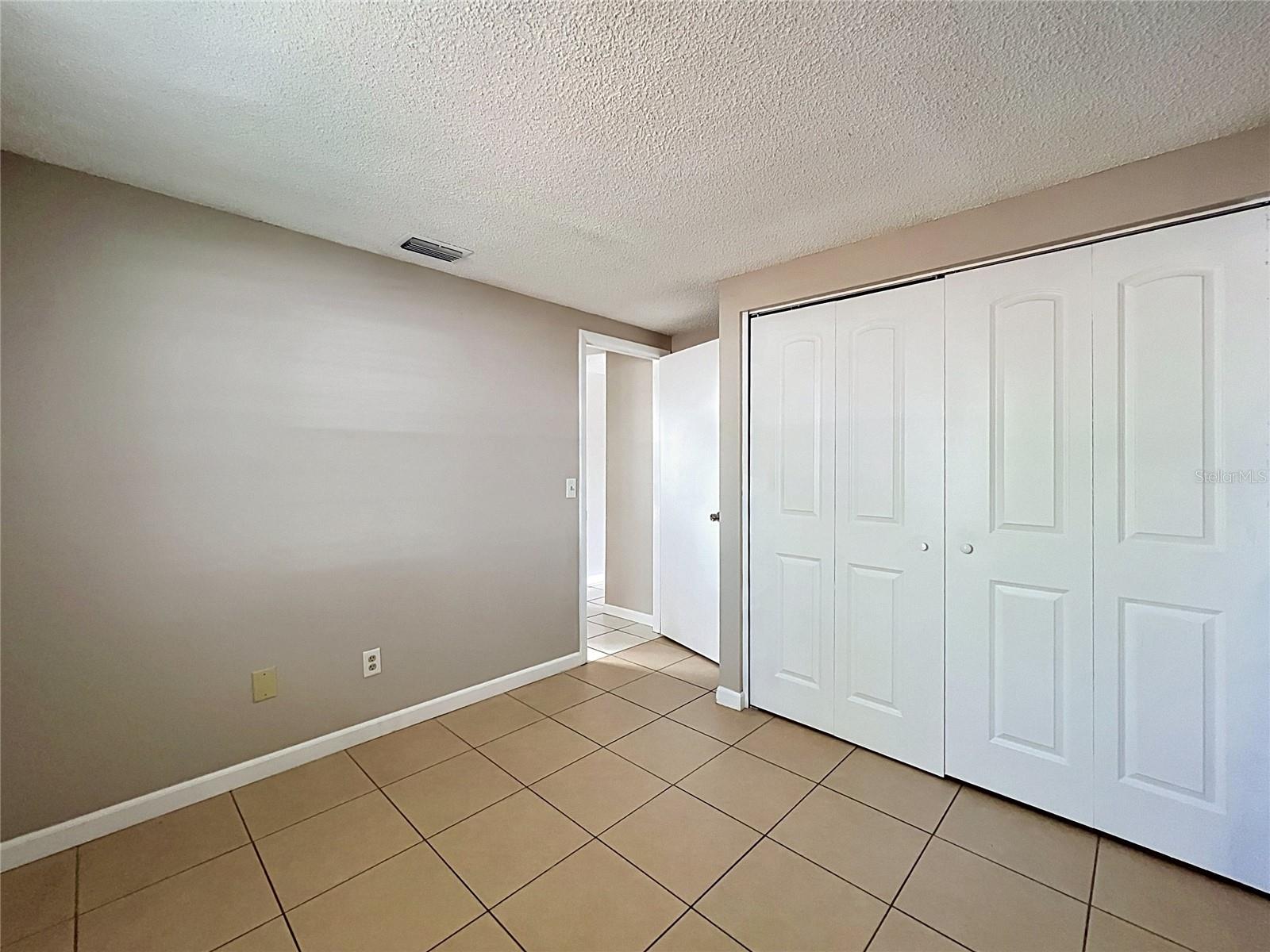 BRANDON VALRICO HILLS ESTATES SUB - Residential
