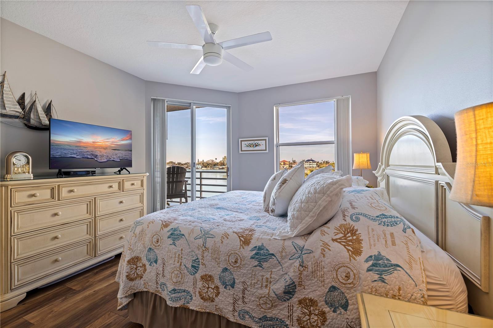 HARBOURSIDE CONDO - Residential