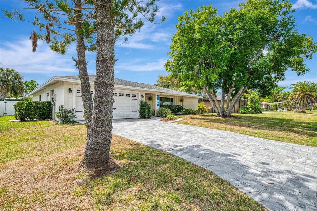 Photo of 5410 Creeping Hammock Drive, Sarasota, FL 34231 (MLS # A4687661)