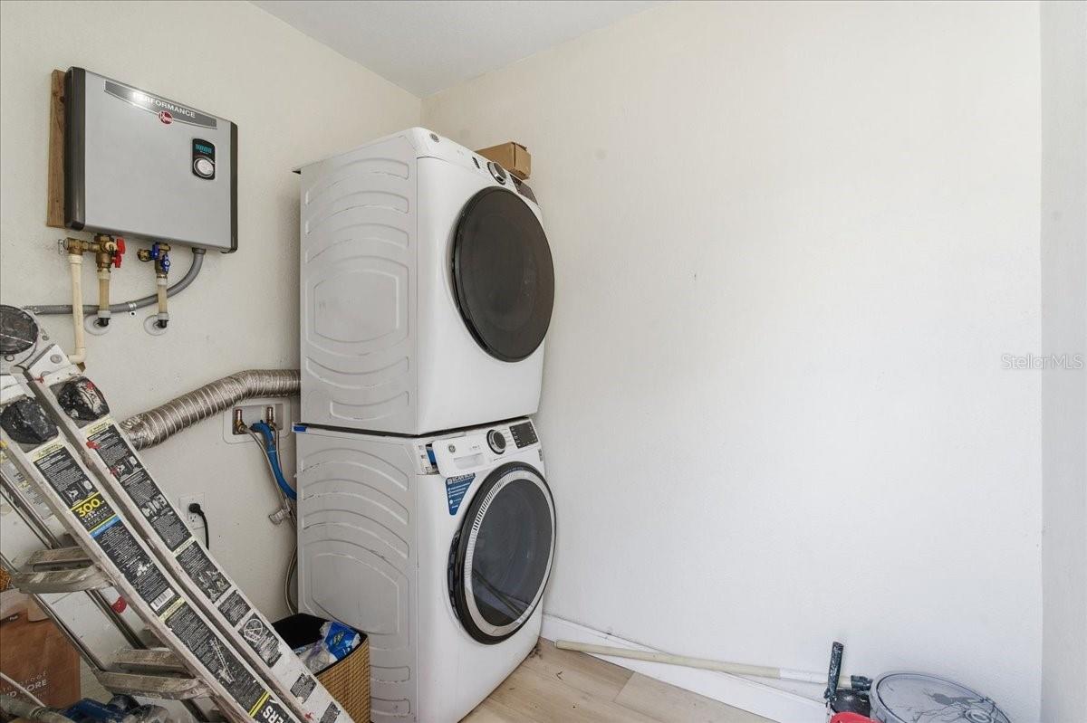 EUCLID GROVE - Residential