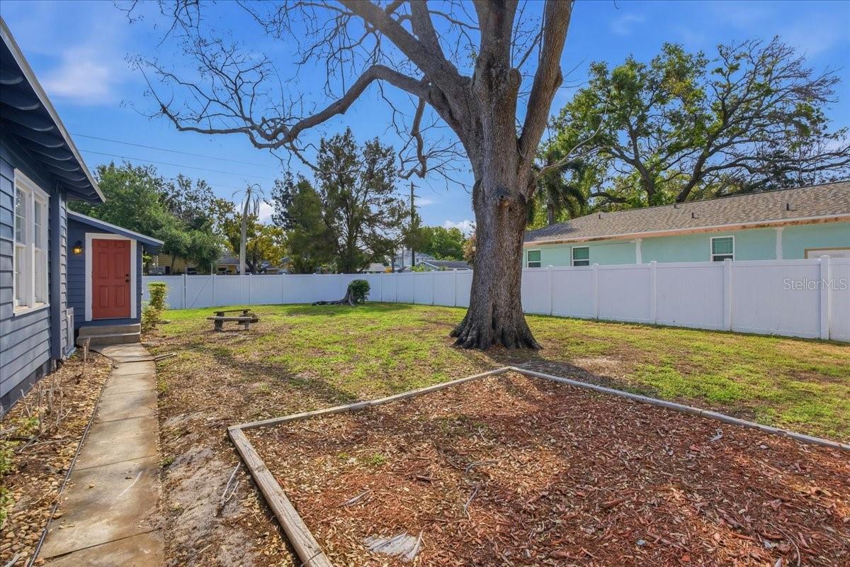 EUCLID GROVE - Residential