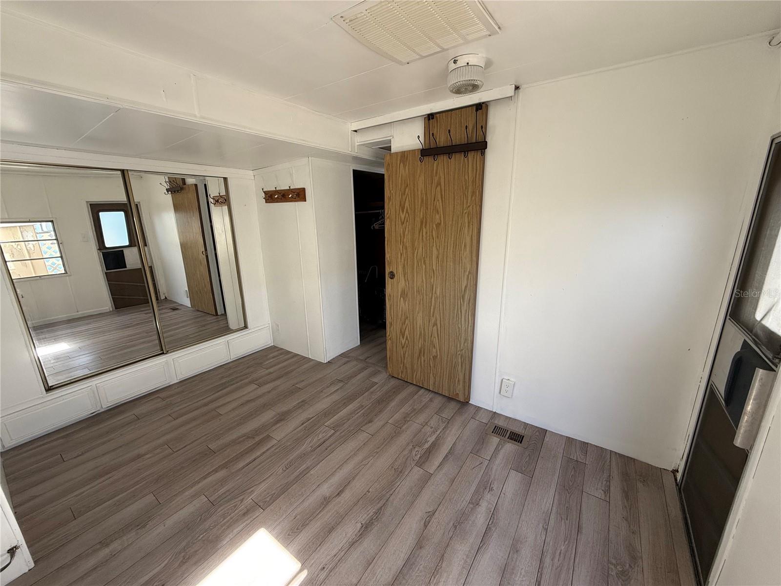 HOLIDAY TRAVEL PARK ENGLEWOOD - Residential