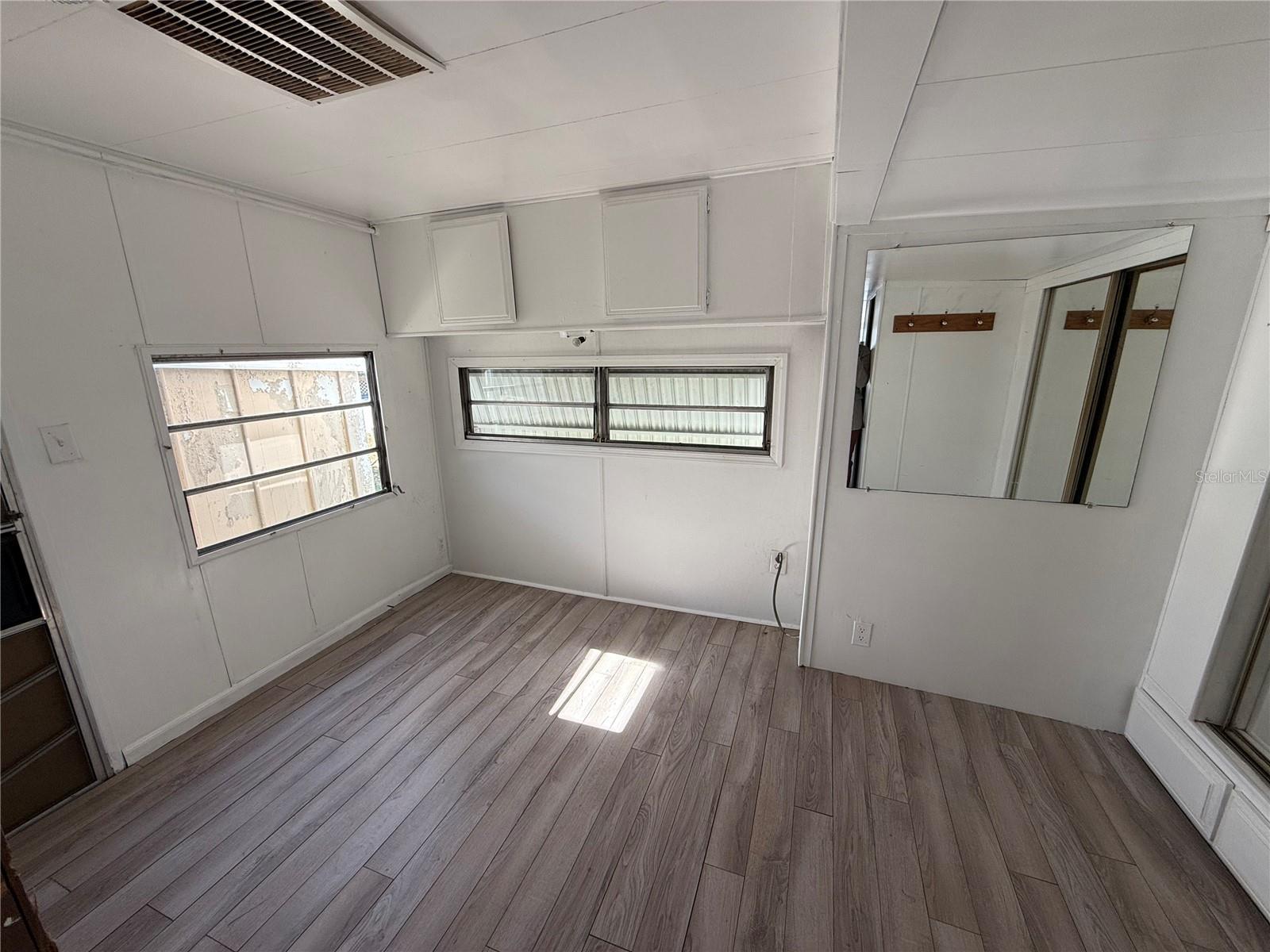 HOLIDAY TRAVEL PARK ENGLEWOOD - Residential
