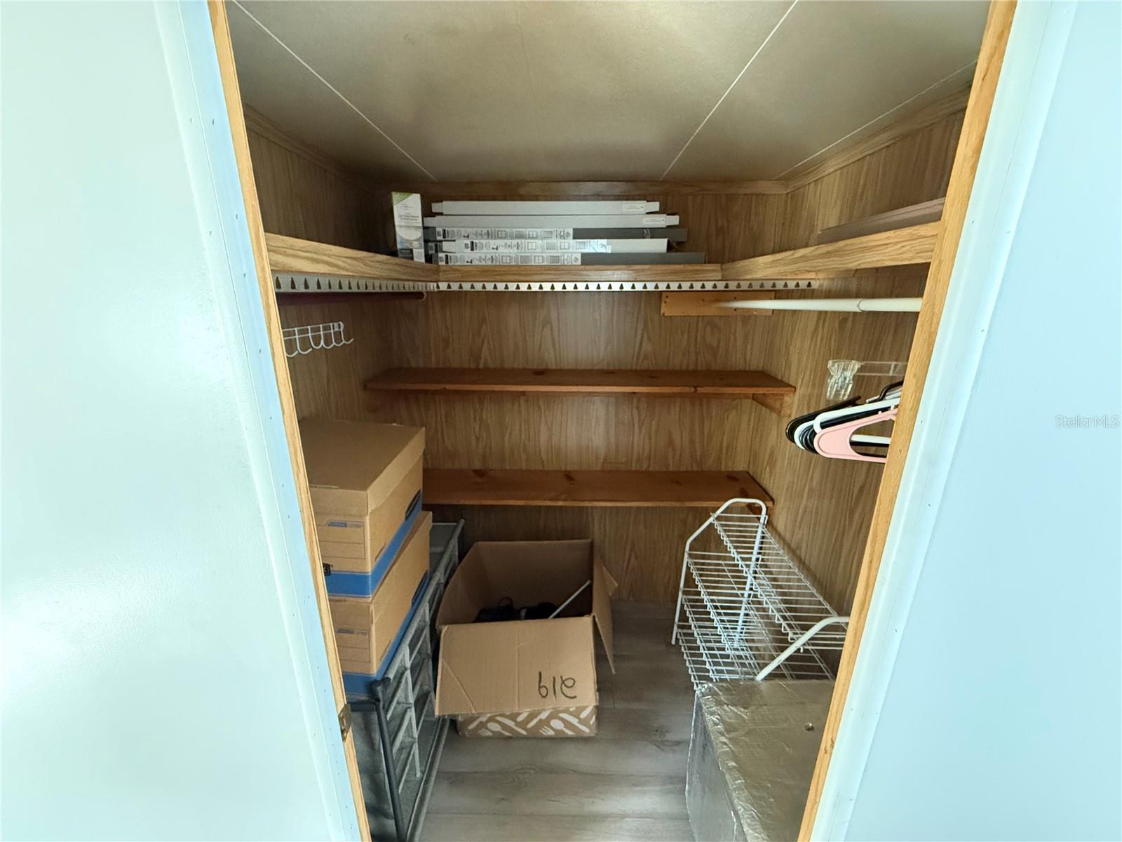 HOLIDAY TRAVEL PARK ENGLEWOOD - Residential