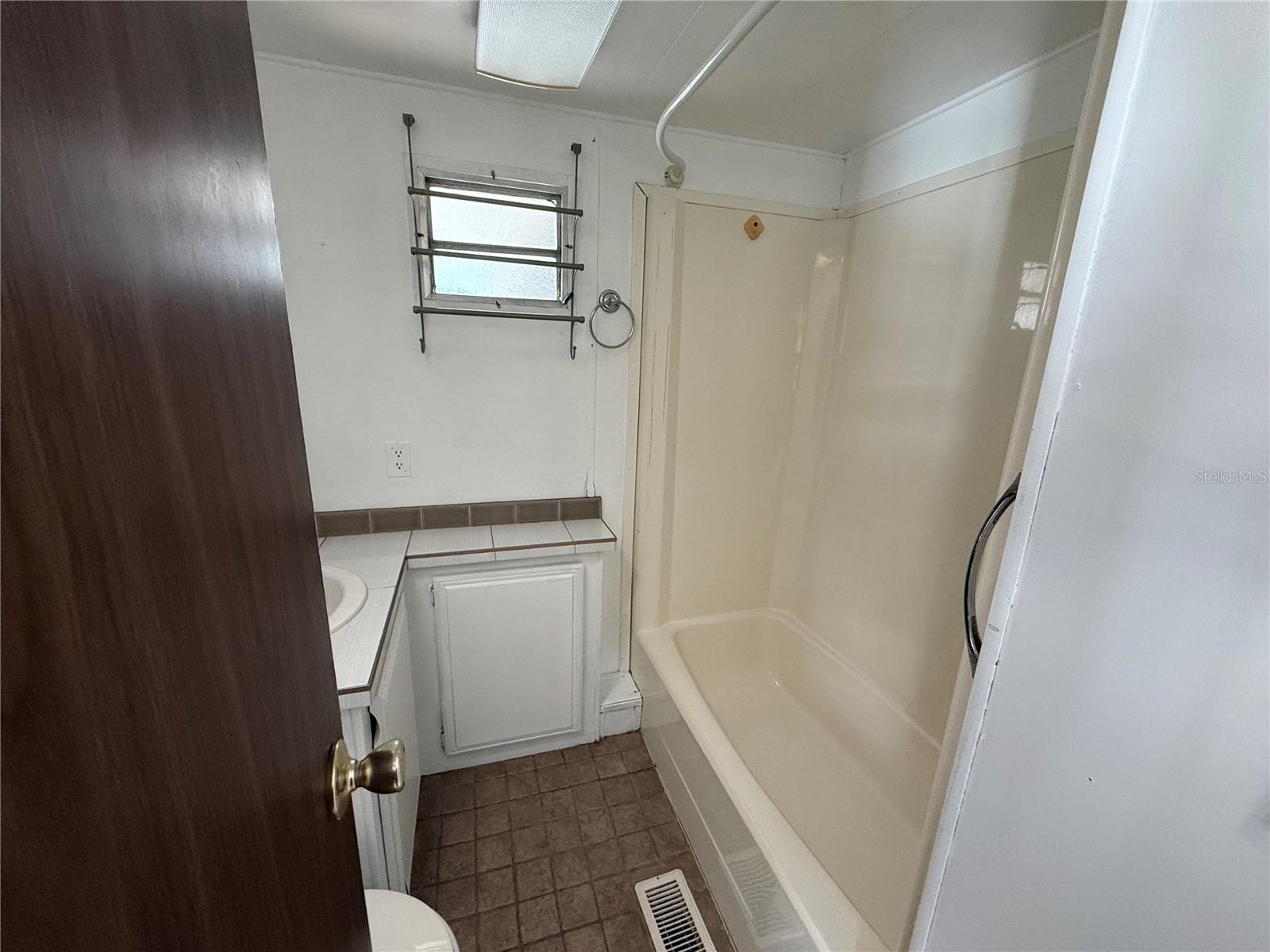 HOLIDAY TRAVEL PARK ENGLEWOOD - Residential