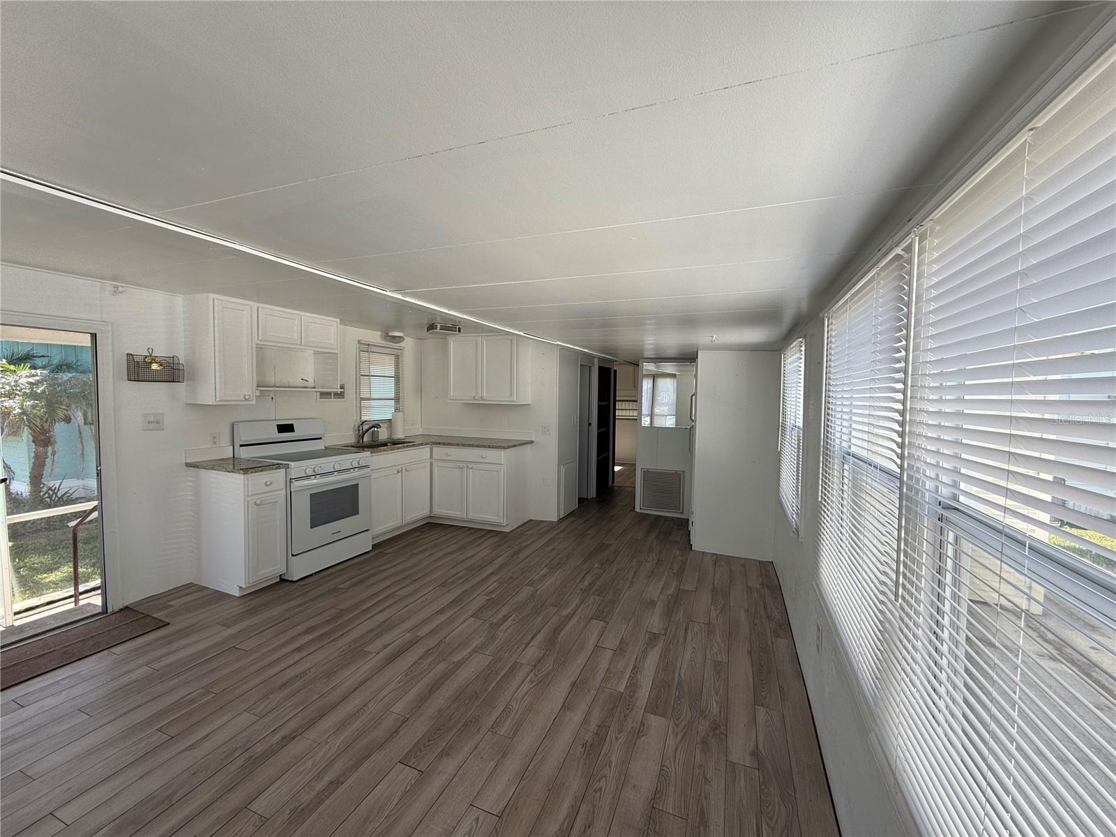HOLIDAY TRAVEL PARK ENGLEWOOD - Residential