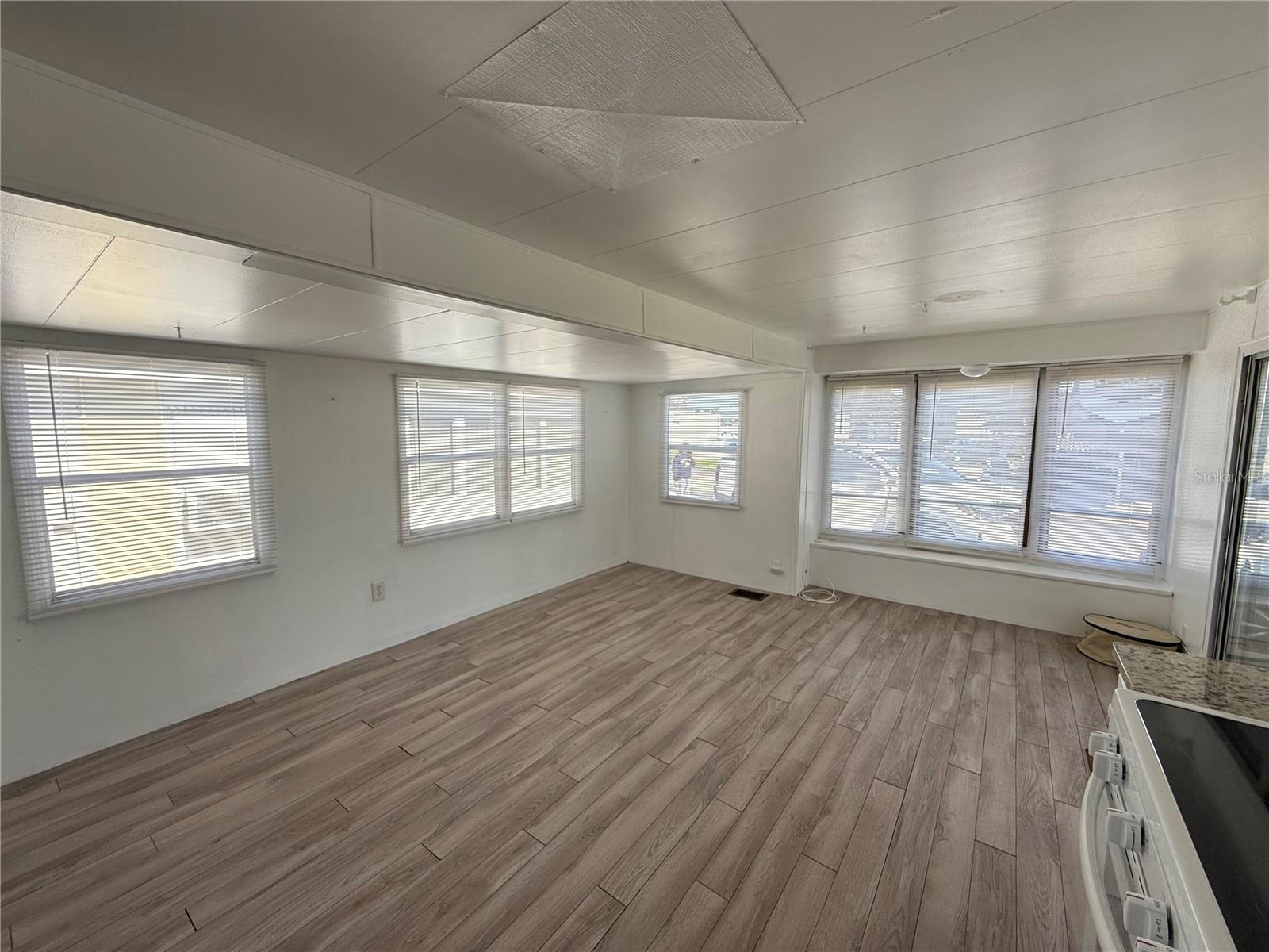 HOLIDAY TRAVEL PARK ENGLEWOOD - Residential