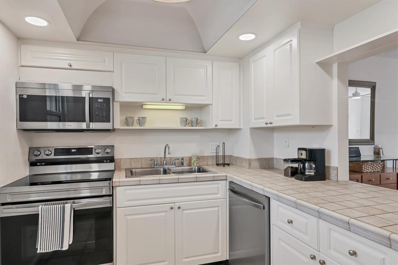 SIESTA HARBOR II - Residential Lease